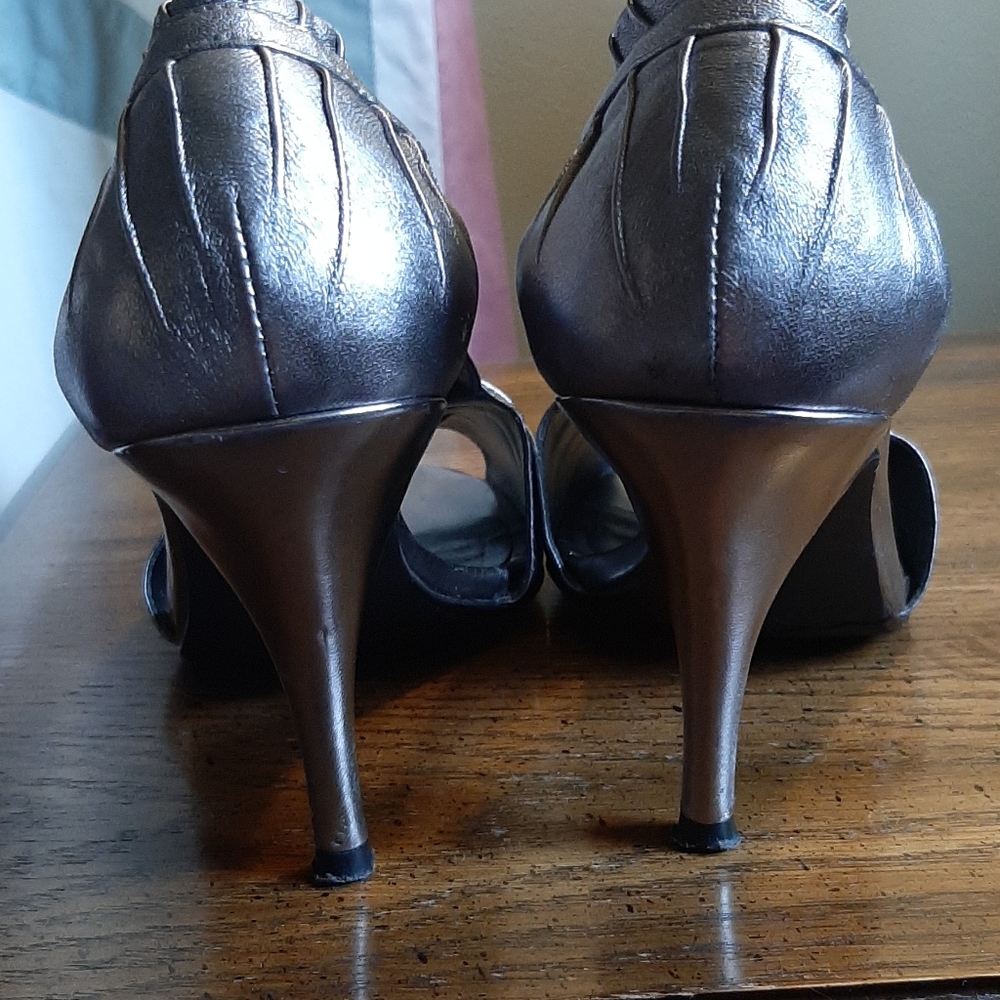 1/2 PRICE🔻Moda Spana Metallic Peep Toe Shoes - Picture 8 of 13